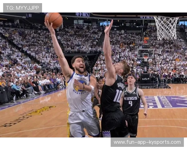 勇士替补席接力发力，克莱再现神射手状态