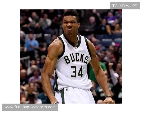 字母哥顶开防守，密尔沃基雄鹿篮下得手